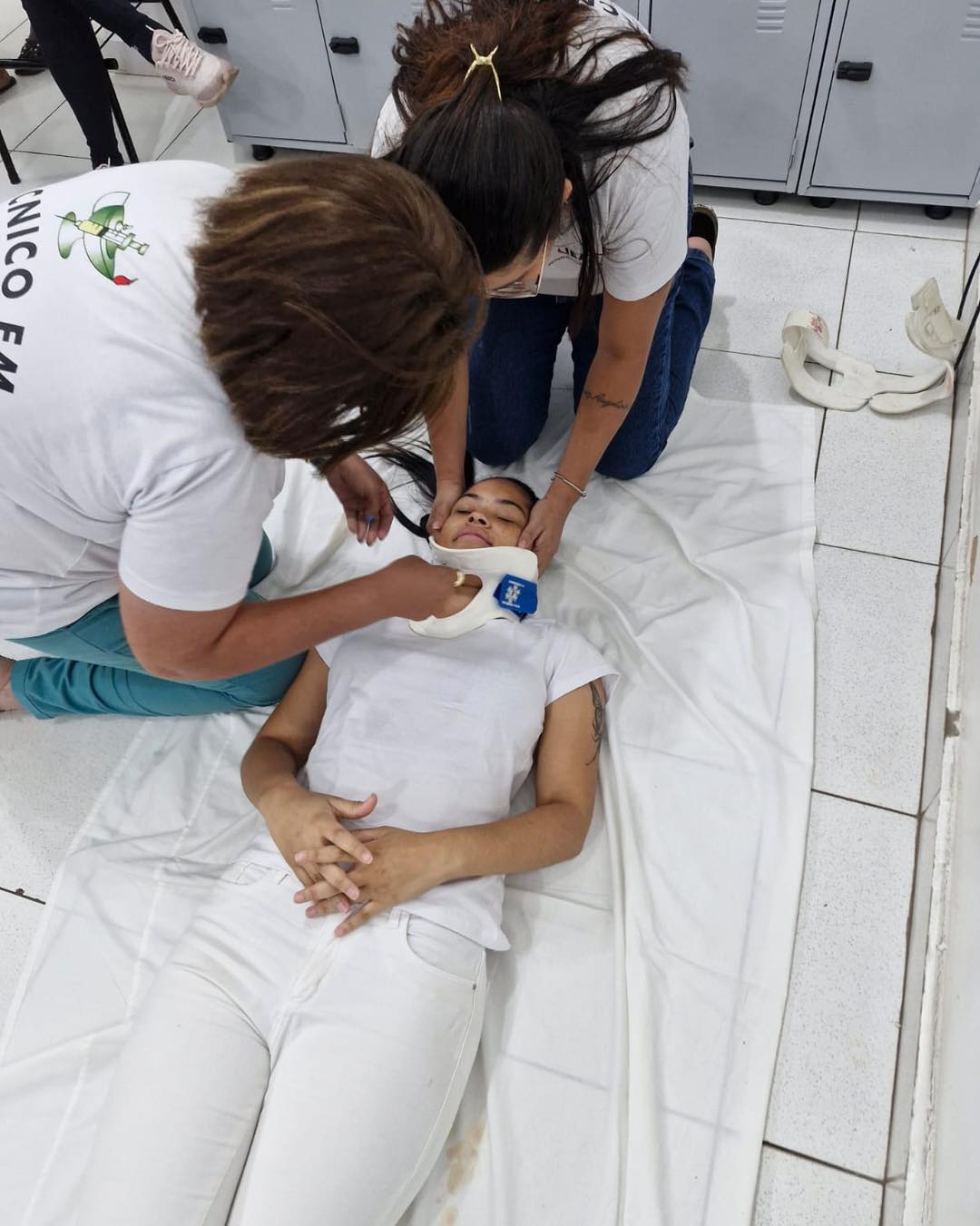 Alunos em simulação de atendimento